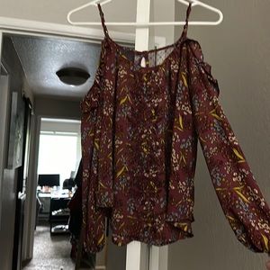 Cold shoulder patterned top